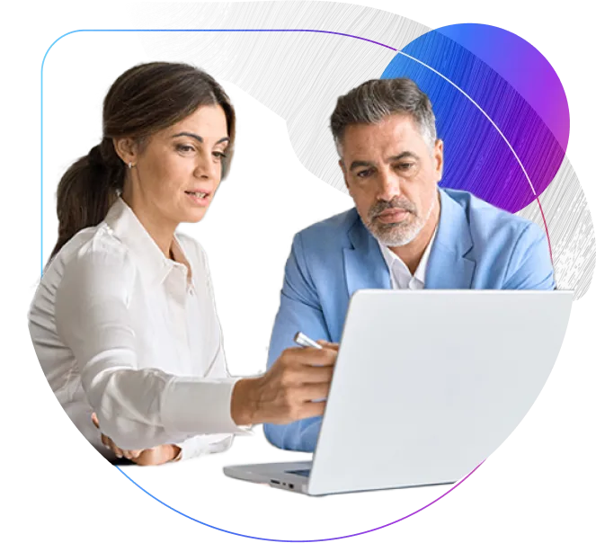 Dos profesionales de Witbor trabajando con NetSuite